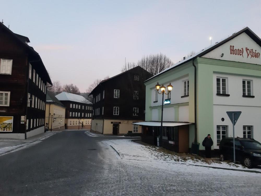 Hotel Dzban Jindrichov 外观 照片